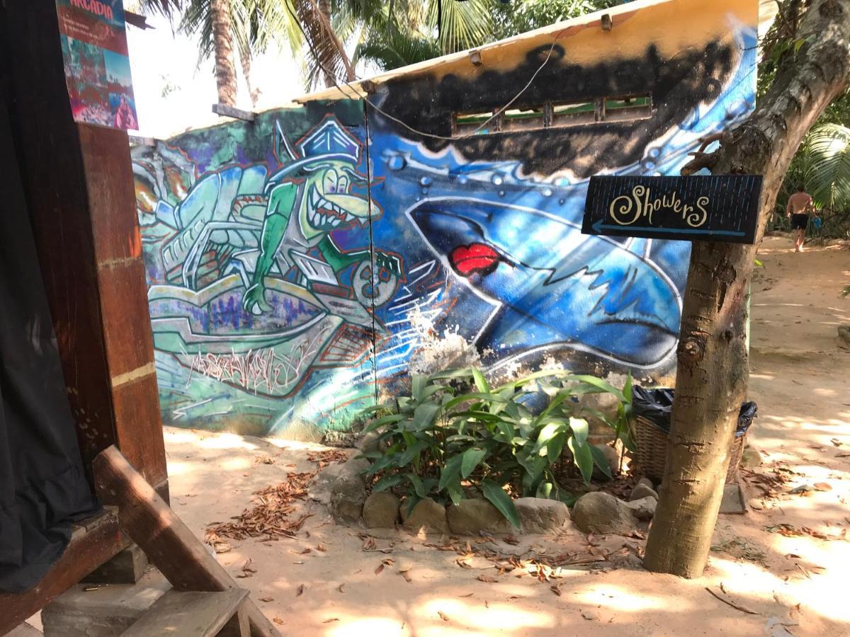 A Pousada Arcadia Backpackers & Waterpark Kampot Exterior foto